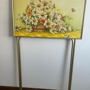 VTG Lavada Floral basket and butterfly tv tray. 24”x223”x13” retrodecor cottage